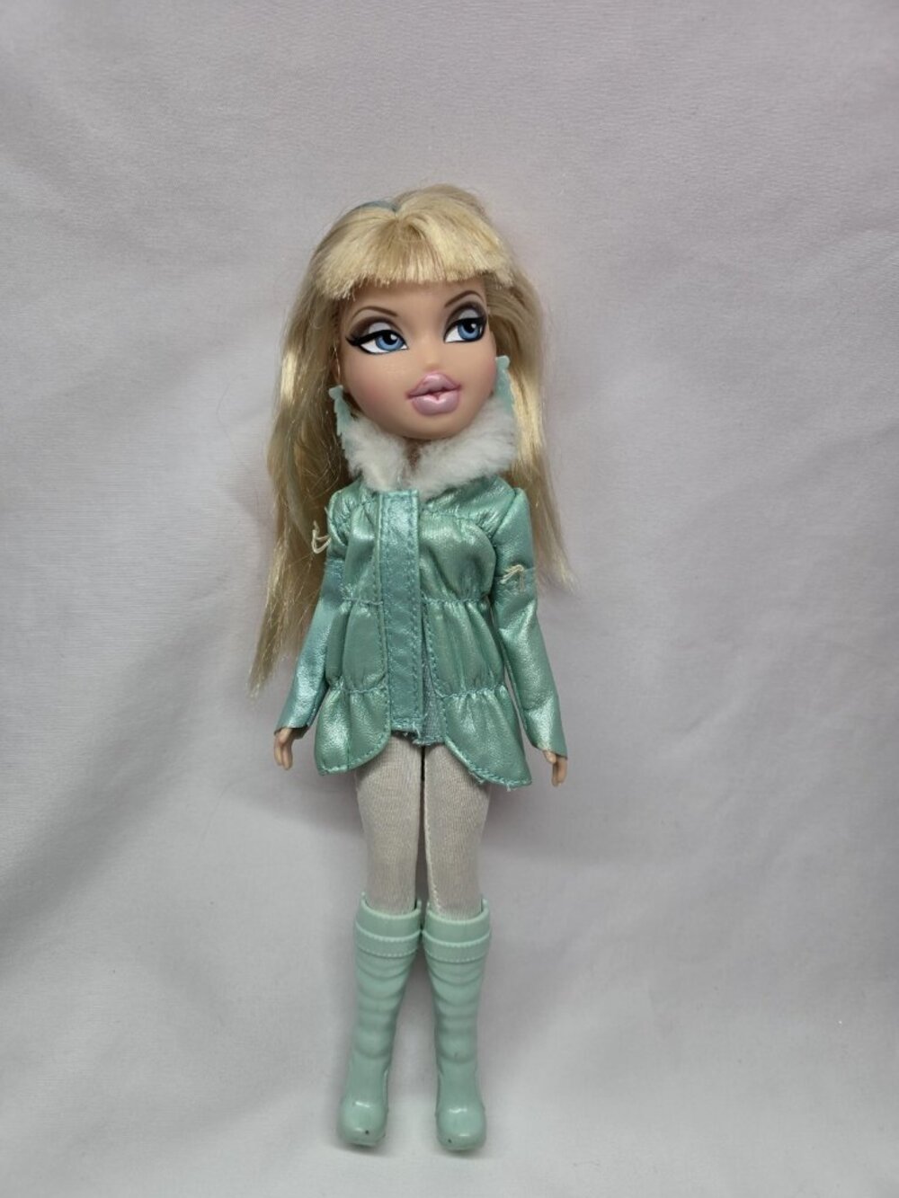 Bratz Doll Cloe Platinum Shimmer Doll Rare
